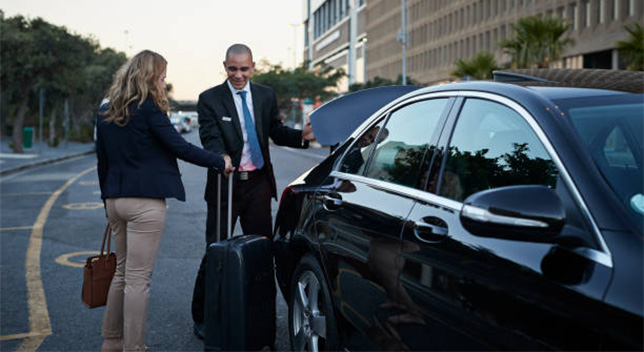 Why Luxury Travelers in Miami Prefer Private Chauffeur and Limousine Services Over Traditional Transport